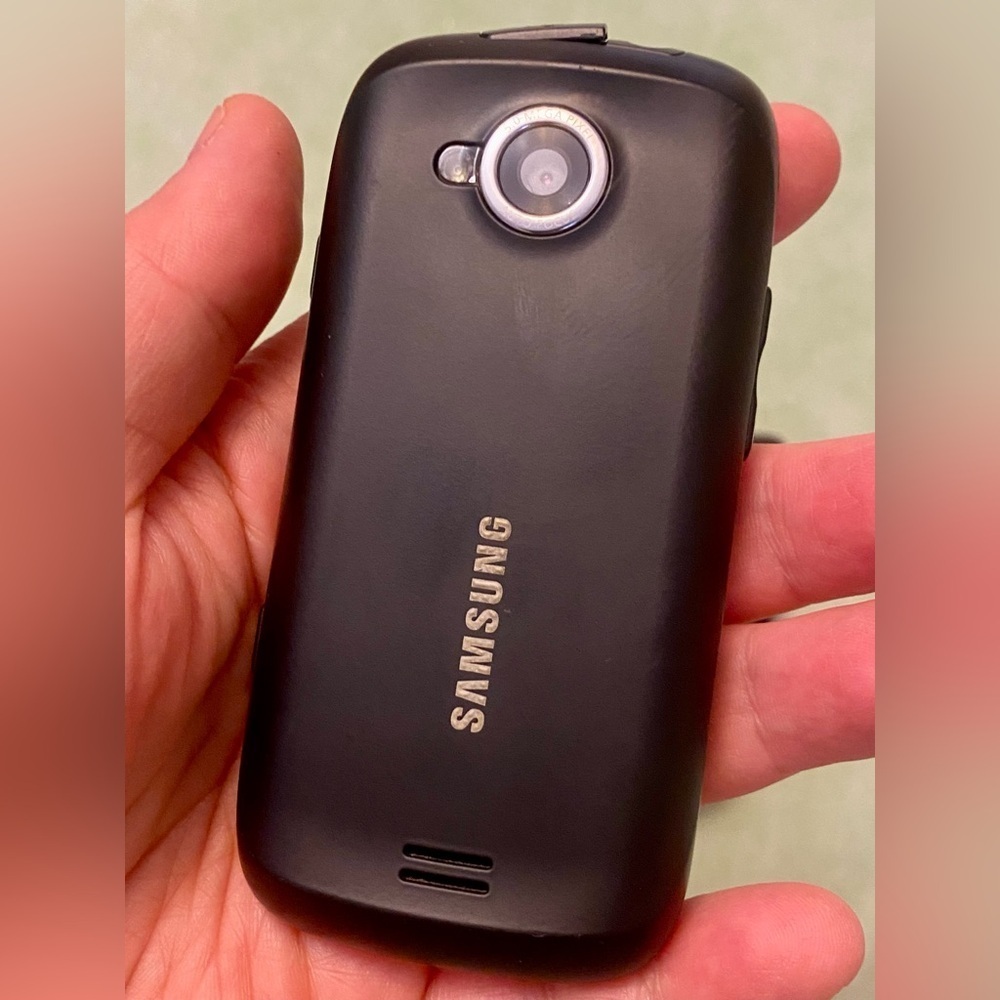 Samsung Black Cell Phone with Holster - Picture 4 of 8